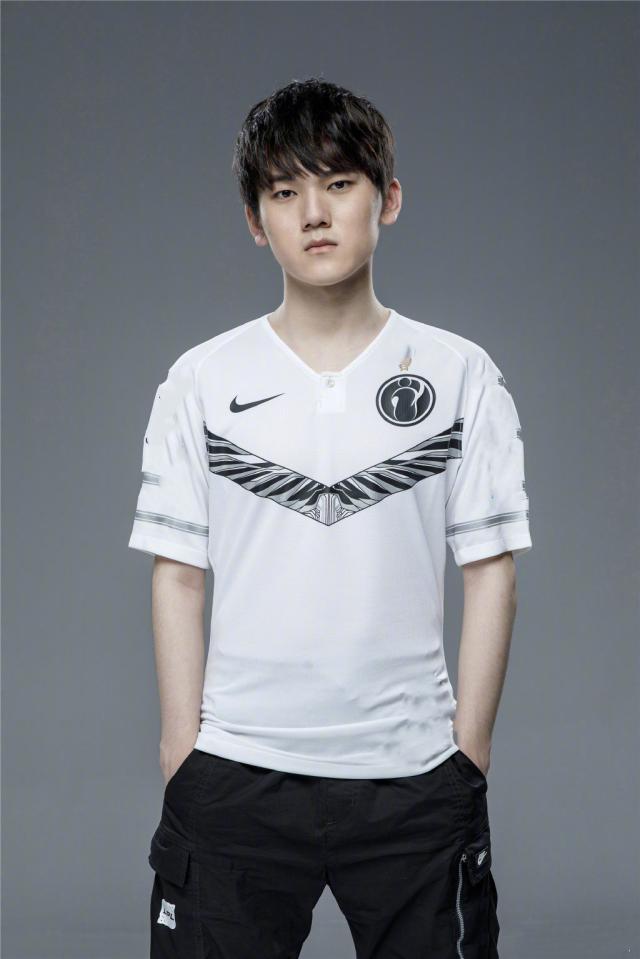 Perfecto(RUS) 以教练的账号进行比赛，作为 Virtus.pro 在 IEM 成都输给了 Vitality