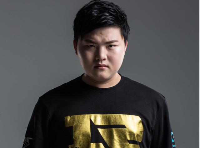 BLG官博：新鮮出爐的定妝照拍攝花絮請查收