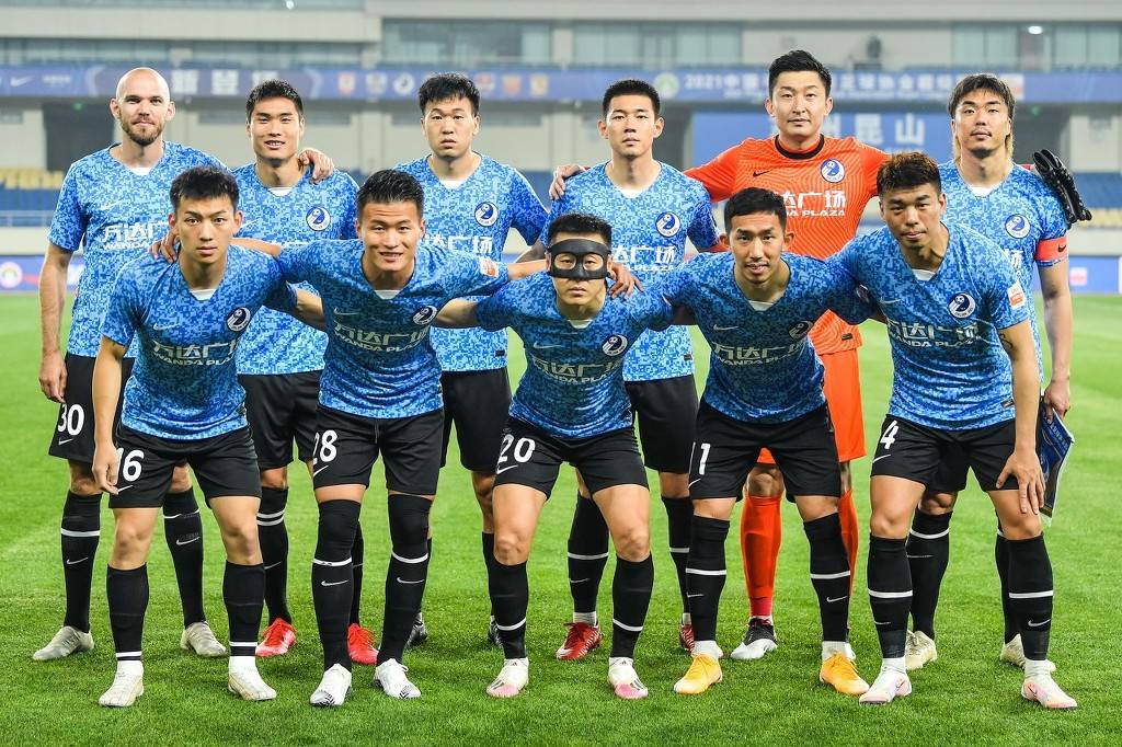 崩盘起因！利物浦上赛季英超场均丢1.1球，本赛季场均丢1.6球（崩盘之因？利物浦英超场均失球由上季1.1增至本季1.6）