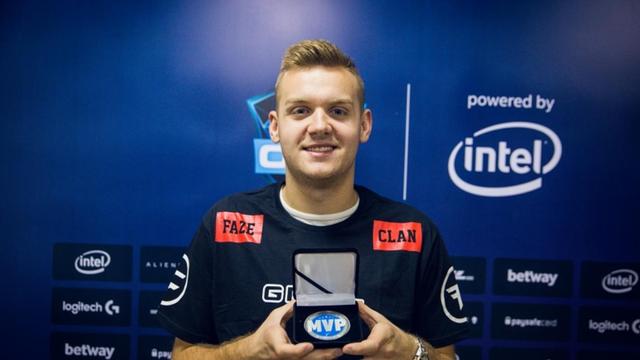 英雄联盟12周年盛典落幕，8月19日战斗之夜登场